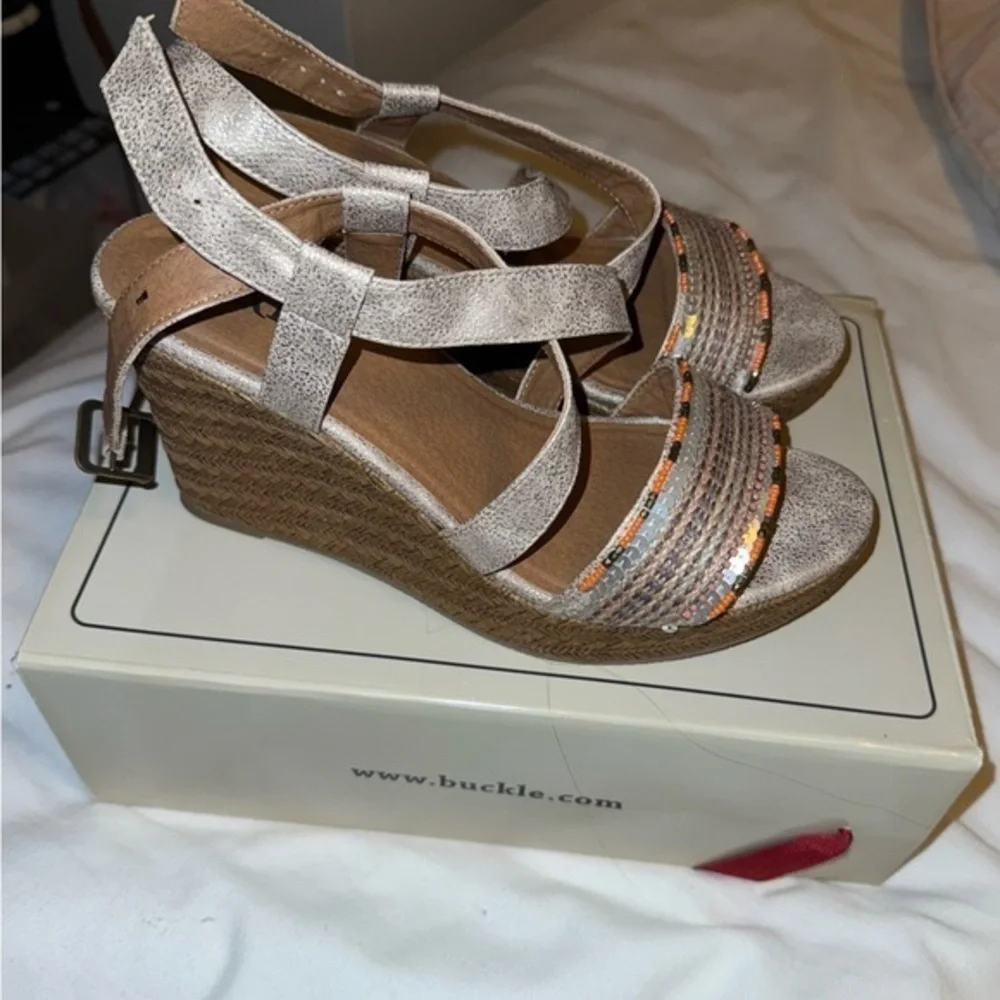 Buckle Women's Metallic Wedge Sandals Size 11 with sequin details